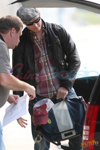 20090804-Peter Facinelli arrived today in Vancouver -04.jpg