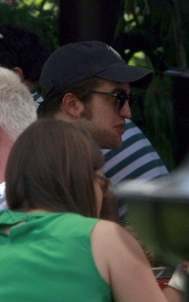 20090807-Rob in Chateau Marmont-10.jpg