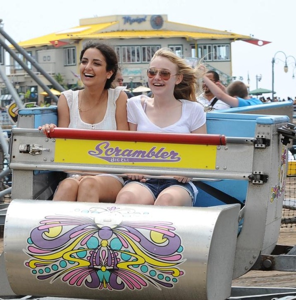 20090802-Dakota Fanning & friends at the Santa Monica Pier-11.JPG