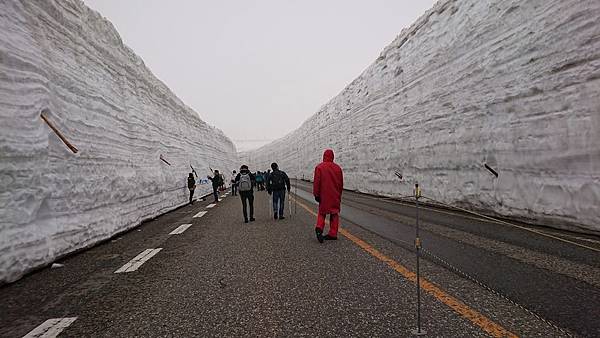 穿越黑部立山阿爾卑斯路線.漫步雪之大谷