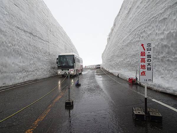 穿越黑部立山阿爾卑斯路線.漫步雪之大谷