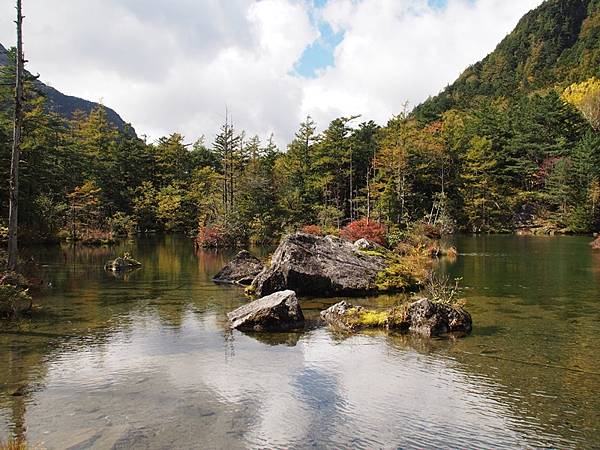 秋遊日本:上高地明神池