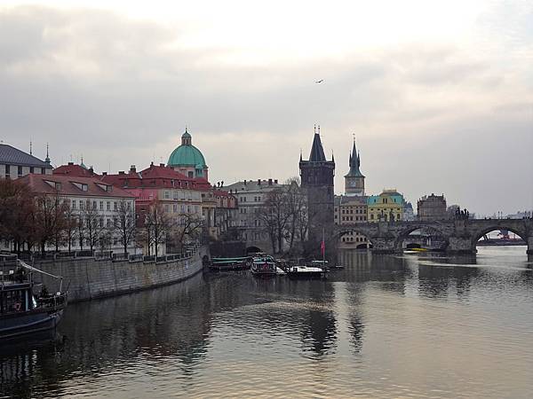 奧捷聖誕市集冬之旅:捷克--布拉格查理大橋