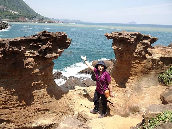 水湳洞一日遊:大野狼與小綿羊岩.趴睡狗狗岩.陰陽海.十三層遺