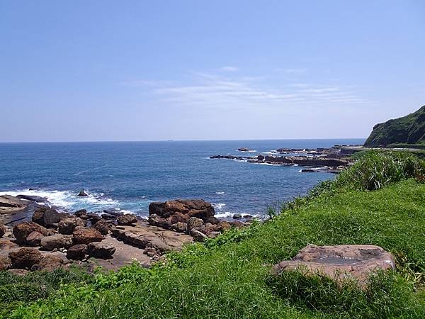 水湳洞一日遊:大野狼與小綿羊岩.趴睡狗狗岩.陰陽海.十三層遺