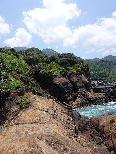 水湳洞一日遊:大野狼與小綿羊岩.趴睡狗狗岩.陰陽海.十三層遺