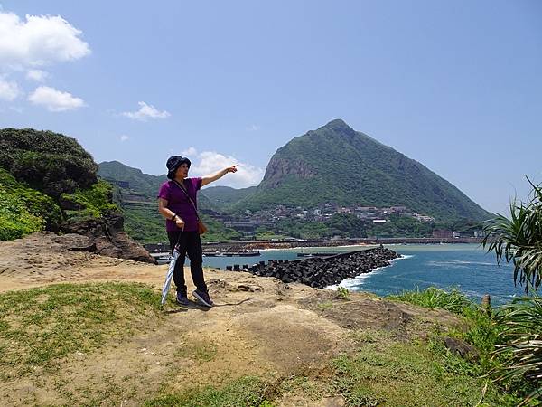 水湳洞一日遊:大野狼與小綿羊岩.趴睡狗狗岩.陰陽海.十三層遺