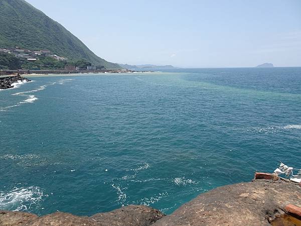 水湳洞一日遊:大野狼與小綿羊岩.趴睡狗狗岩.陰陽海.十三層遺