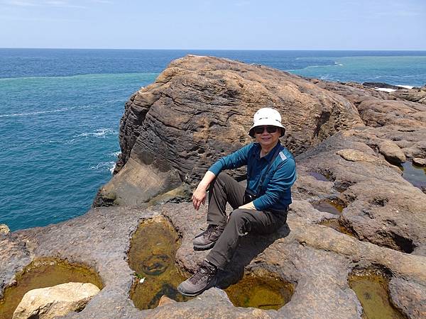 水湳洞一日遊:大野狼與小綿羊岩.趴睡狗狗岩.陰陽海.十三層遺