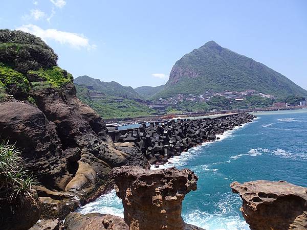 水湳洞一日遊:大野狼與小綿羊岩.趴睡狗狗岩.陰陽海.十三層遺