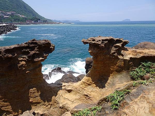 水湳洞一日遊:大野狼與小綿羊岩.趴睡狗狗岩.陰陽海.十三層遺