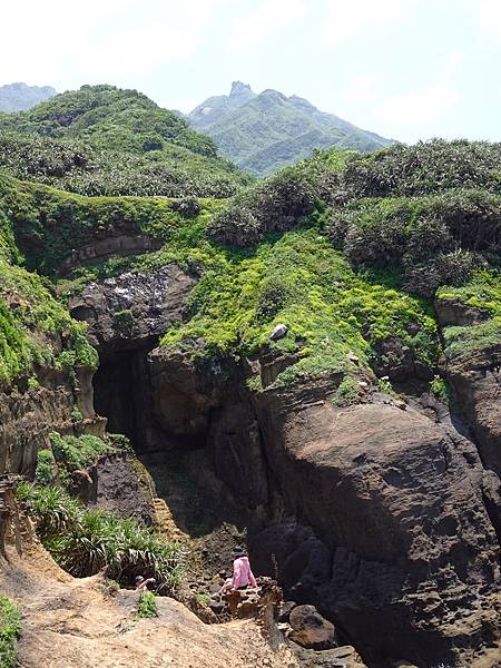 水湳洞一日遊:大野狼與小綿羊岩.趴睡狗狗岩.陰陽海.十三層遺