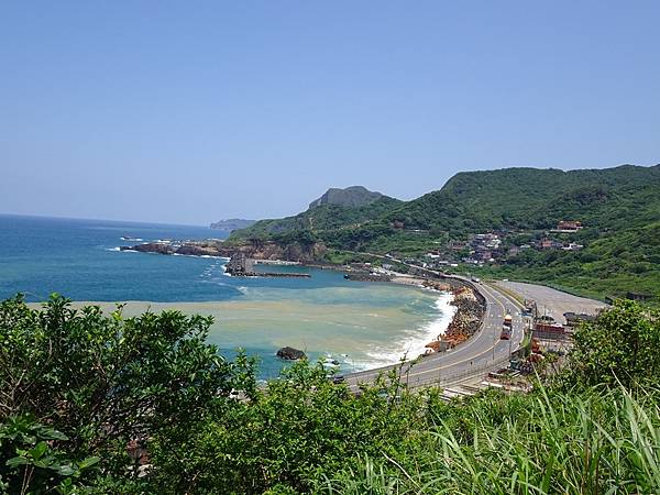 水湳洞一日遊:大野狼與小綿羊岩.趴睡狗狗岩.陰陽海.十三層遺