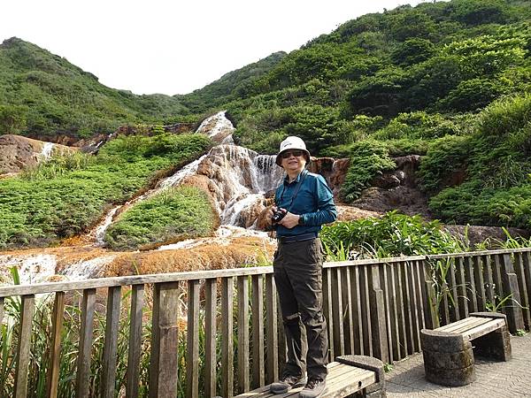 水湳洞一日遊:大野狼與小綿羊岩.趴睡狗狗岩.陰陽海.十三層遺