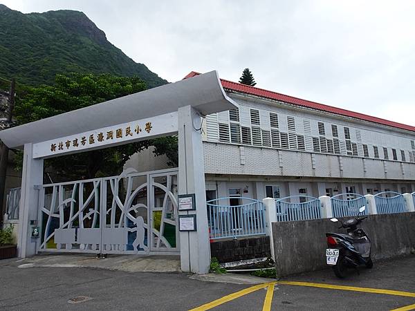 水湳洞一日遊:大野狼與小綿羊岩.趴睡狗狗岩.陰陽海.十三層遺