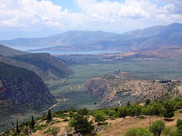 夢境勝地希臘旅遊:神話中的世界中心--德爾菲(Delphi)