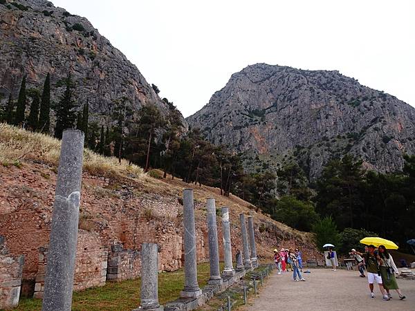 夢境勝地希臘旅遊:神話中的世界中心--德爾菲(Delphi)