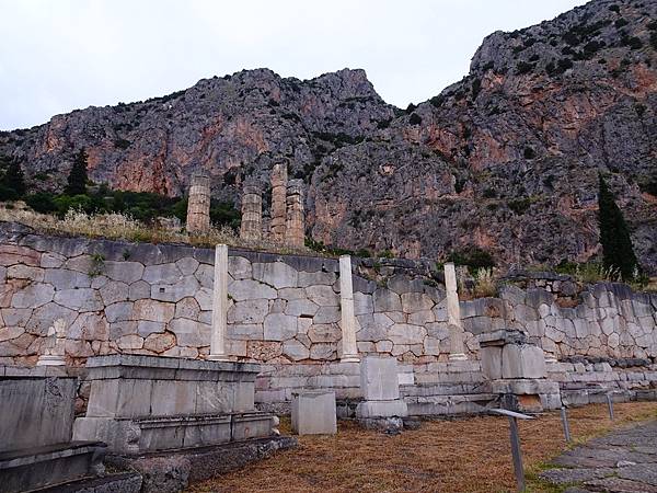 夢境勝地希臘旅遊:神話中的世界中心--德爾菲(Delphi)