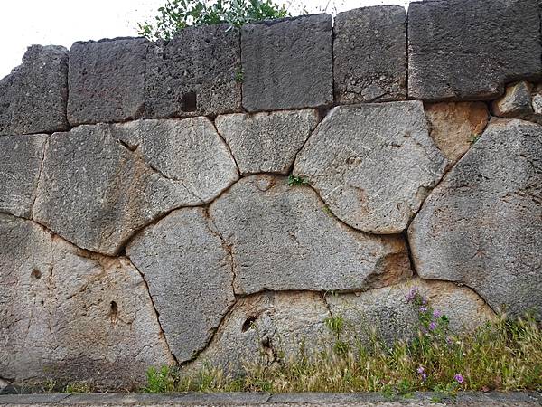 夢境勝地希臘旅遊:神話中的世界中心--德爾菲(Delphi)