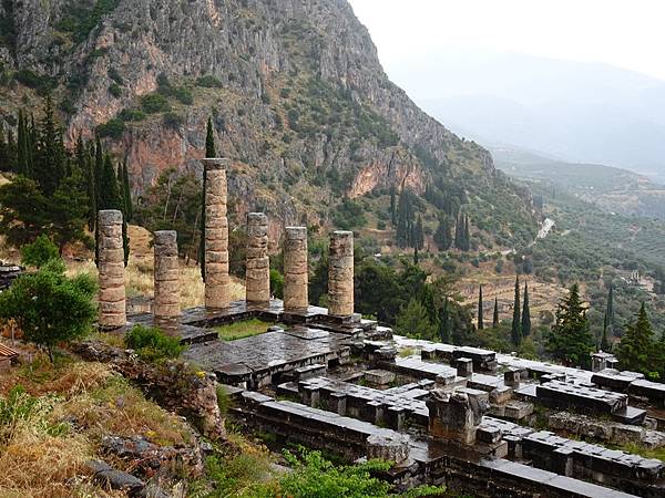 夢境勝地希臘旅遊:神話中的世界中心--德爾菲(Delphi)