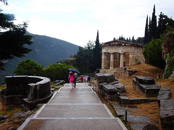 夢境勝地希臘旅遊:神話中的世界中心--德爾菲(Delphi)