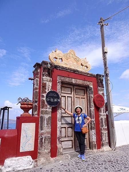 夢境勝地希臘旅遊:綿長海灘卡馬利鎮黑沙灘(Kamari Be