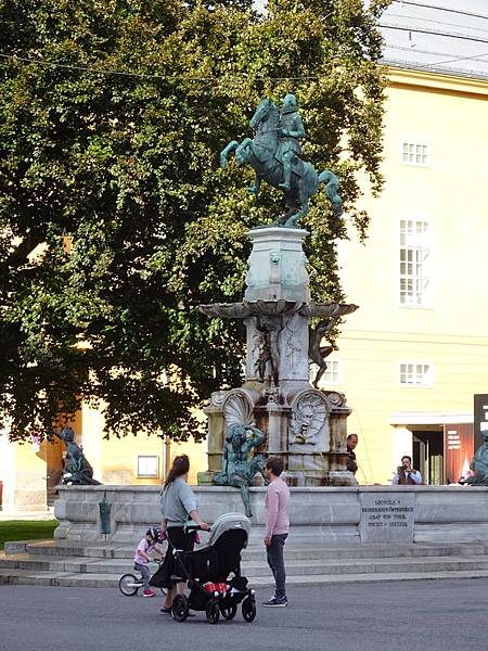 多洛米蒂健行之旅:奧地利因斯布魯克(Innsbruck)老城