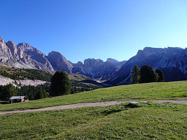 多洛米蒂健行之旅:義大利加爾代納山谷綠野遊蹤--Col Ra