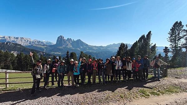 多洛米蒂健行之旅:義大利加爾代納山谷綠野遊蹤--雷西薩(Re