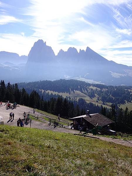 多洛米蒂健行之旅:義大利加爾代納山谷休斯草原(Alpe di