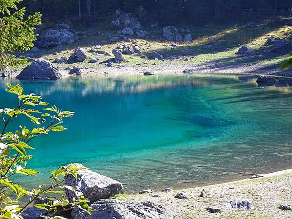 多洛米蒂健行之旅:義大利迷人翡翠綠寶石卡雷扎湖(Lago d