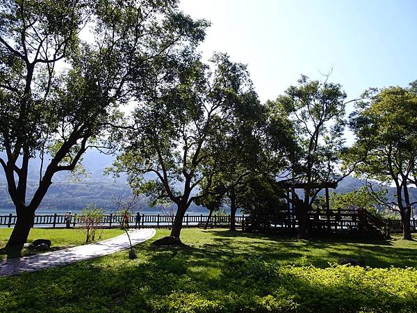 阿姆坪生態公園遊艇碼頭.「環湖咖啡‧好食」景觀餐廳