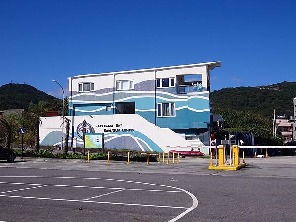 北海岸小景點悠遊:洋荳子咖啡屋.跳石公車站.中角灣國際衝浪基