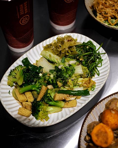 台南宵夜美食，海安路上東北老滷滷味店丹瓦樓,推潑辣麵辣的很過