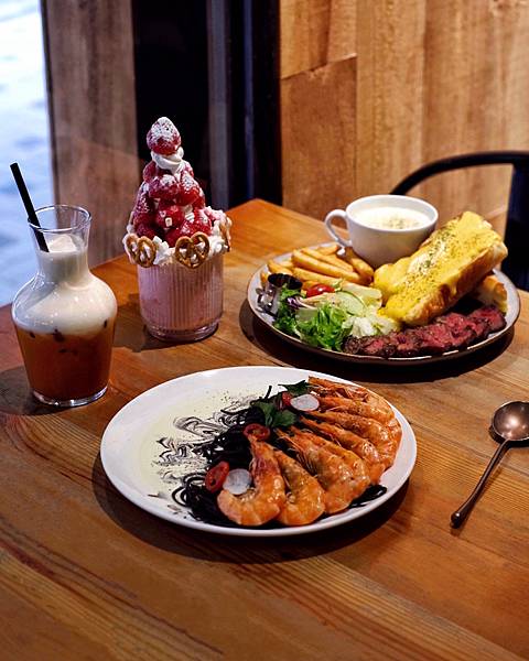 台中早午餐，熔岩起司牛排超軟嫩好吃，肥美的鮮蝦墨魚義大利麵很