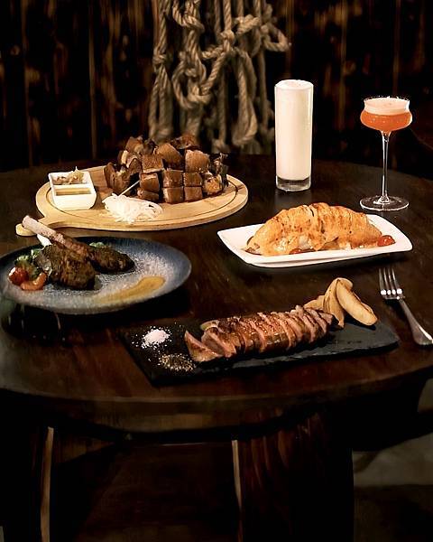 台南新市區餐酒館，炙燒明太子中卷肥美軟嫩，微醺聚餐的好去處，