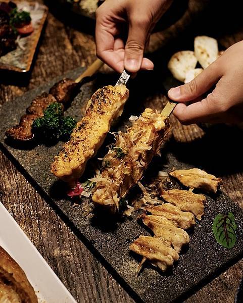 台南宵夜推薦，深夜想吃串燒、熱炒及調酒都有，營業到凌晨一點的