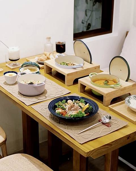 台南巷弄超低調質感料理，茉moku採預約制，木質調空間舒服又