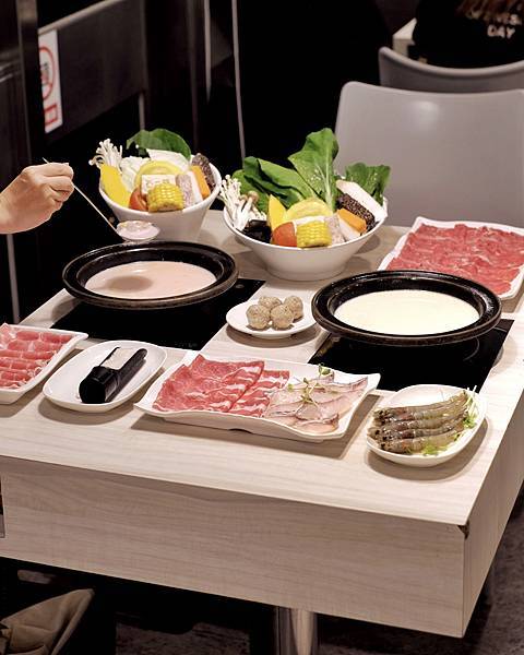 石二鍋新推出超狂的芋泥相遇牛奶鍋，芋頭控千萬別錯過