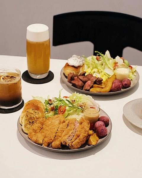 台南仁德早午餐，陸鄰陸街擁有專屬停車場，空間區隔的寵物友善餐