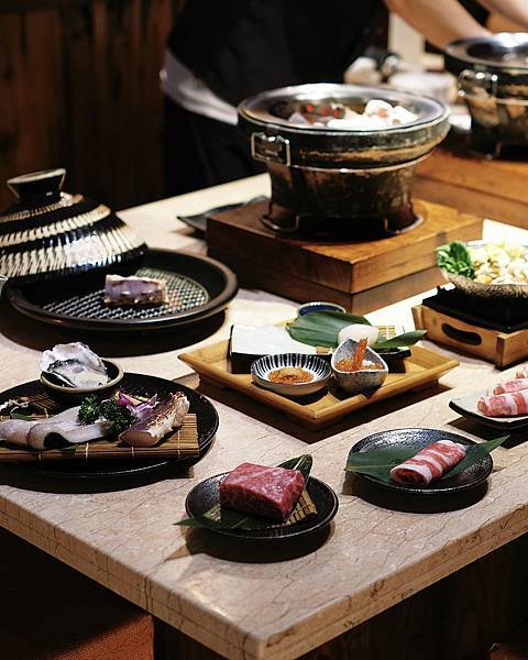 嘉義燒肉推薦，官東燒肉全程有專人代烤還提供多種吃法，偶爾放鬆