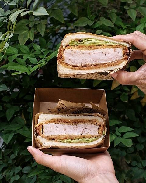 台南隱藏版美食，超厚切軟嫩豬排三明治，藏身巷弄住宅裡的豚の三