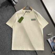 個性際立つ グッチ Tシャツ ポップロゴデザイン ブラック＆