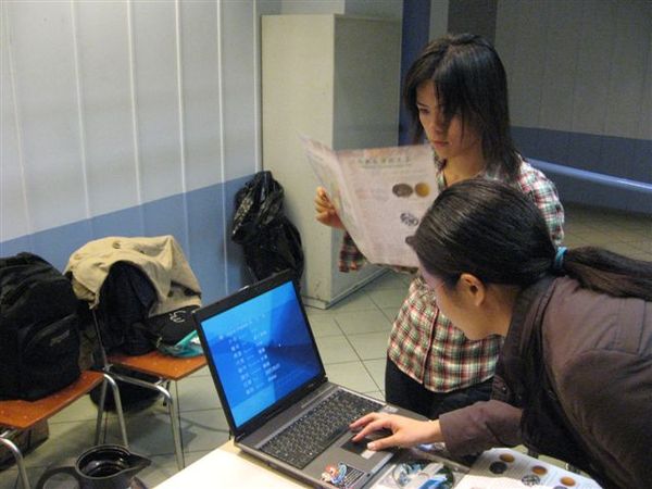 女性工作人員