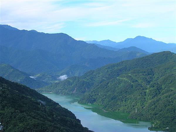 遠眺看山小