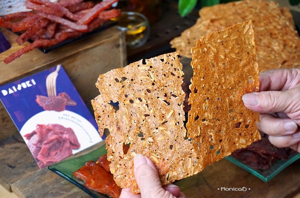 台意思吉【古早味豬肉條｜麻辣厚燒豬肉片｜柚子胡椒牛肉乾｜日式辛口牛肉乾｜黑胡椒杏仁豬肉脆紙】-18-18.JPG