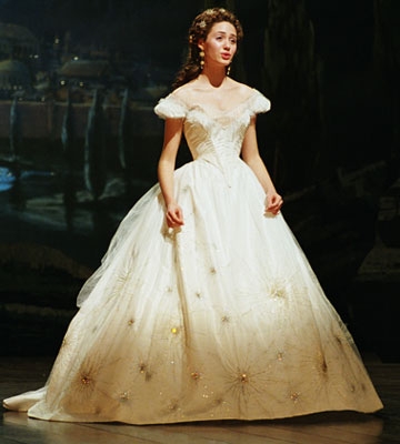 69407_emmy-rossum-as-christine-in-the-phantom-of-the-opera.jpg