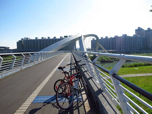 新店陽光園區單車悠遊 (13).JPG