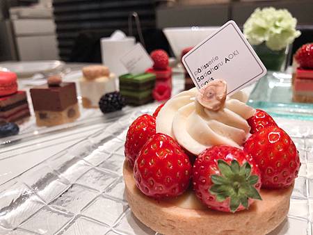 東京甜點 青木定治 Patisserie Sadaharu Aoki Paris 丸の內店 新国際ビル 東京本店 店內擺設介紹 巴黎四大甜點名廚 品嚐美味夢幻法式甜店 挖一口溶於嘴中 口感好滋味令人心醉 俏媽咪fun肆 痞客邦