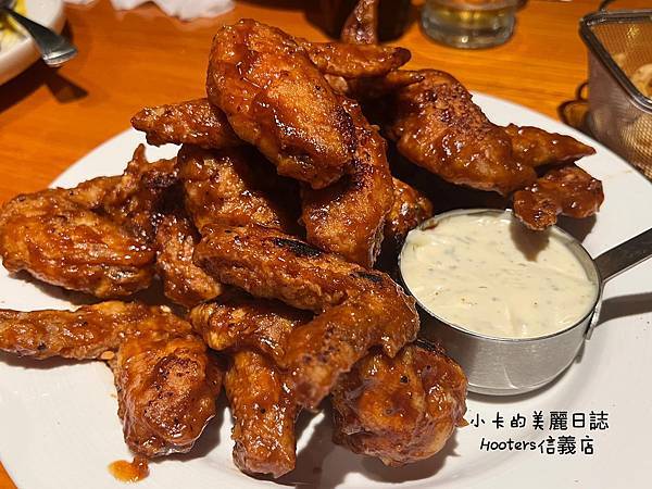 (遠百信義A13美食)Hooters美式餐廳(信義店)/(完 (遠百信義A13美食)Hooters美式餐廳(信義店)/(完